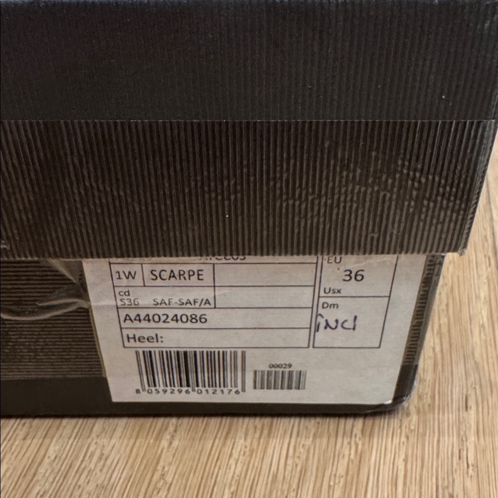 Gucci ace scrape sneakers silver spikes size 36 see photos have been worn green - Picture 9 of 9